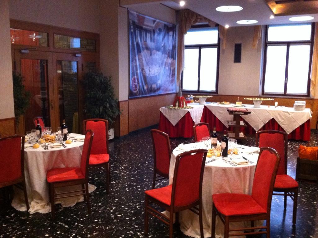 Hotel Piemonte Lanzo Torinese Exterior foto